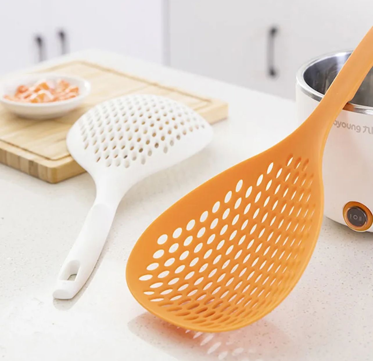 Japanese-Style Noodles Colander & Cooking Utensil – Long Handle Strainer Spoon for Easy Draining