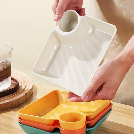 Snack & Dipping Plate – 2-in-1 Serving Dish with Built-In Sauce Compartment