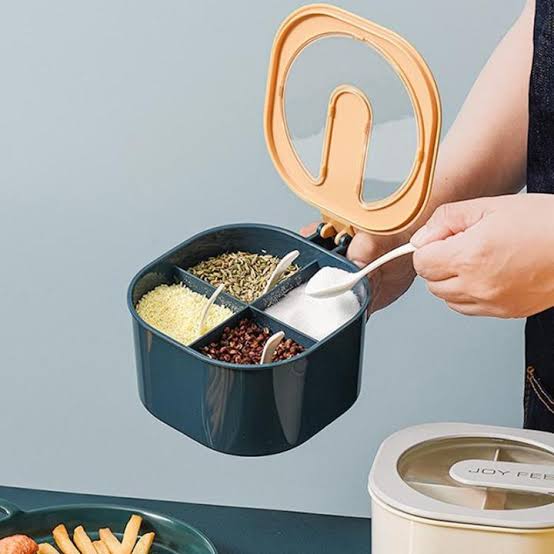 4-Compartment Spice Storage Box – Multi-Section Seasoning Organizer with Lid & Spoon